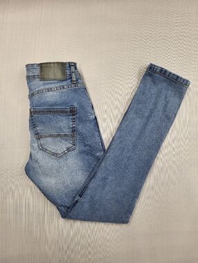 Cultura Women's Medium Wash Blue Skinny Jeans Size 28/30 Distressed *Read* Descr